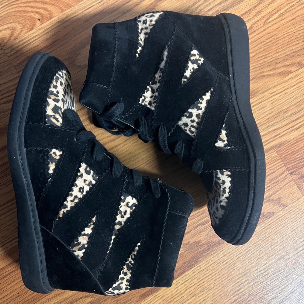 Vera Wang wedge sneakers with leopard detail. Size 8